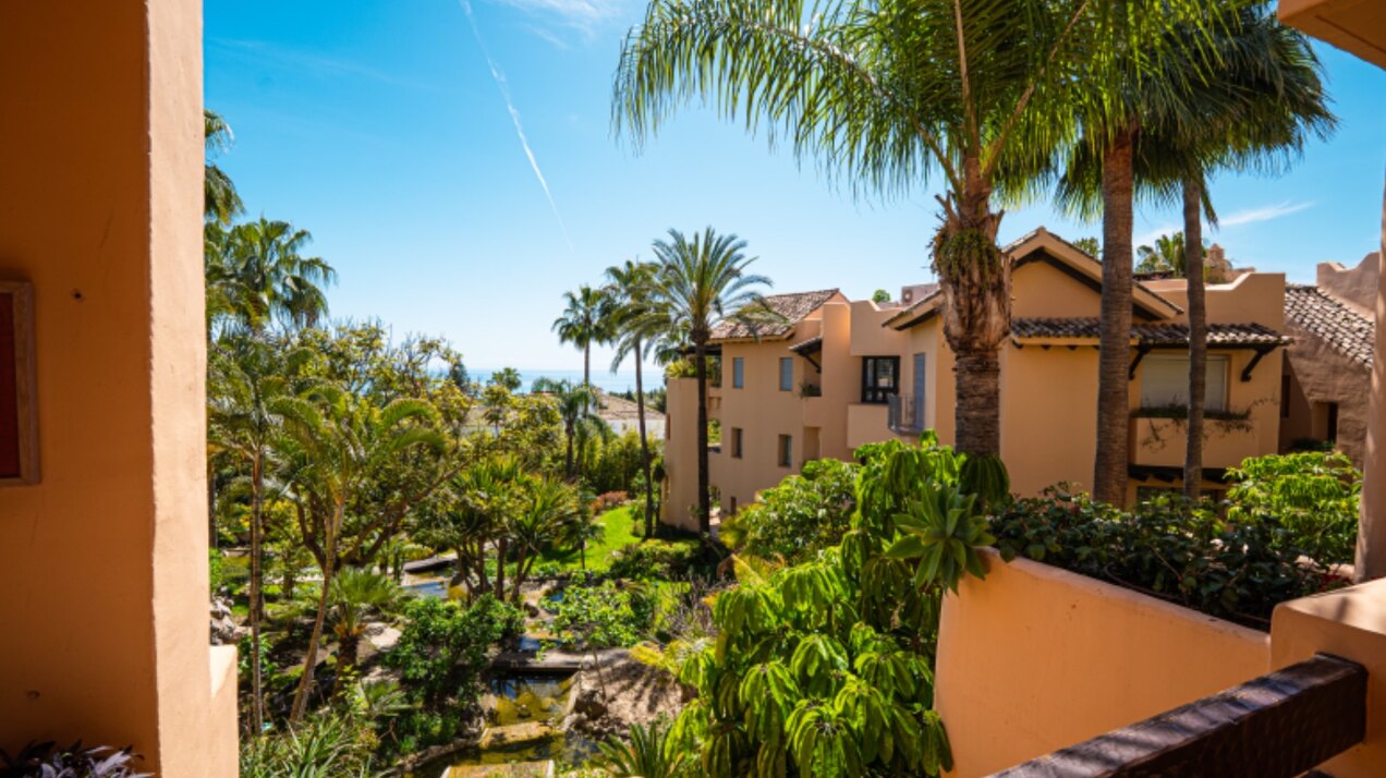 Gloriously sunny & spacious, this 3 bed apartment on the Golden Mile will dazzle and delight