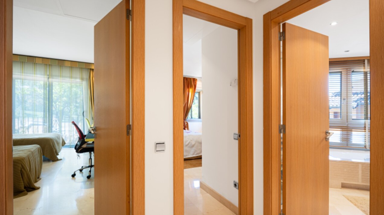 Gloriously sunny & spacious, this 3 bed apartment on the Golden Mile will dazzle and delight