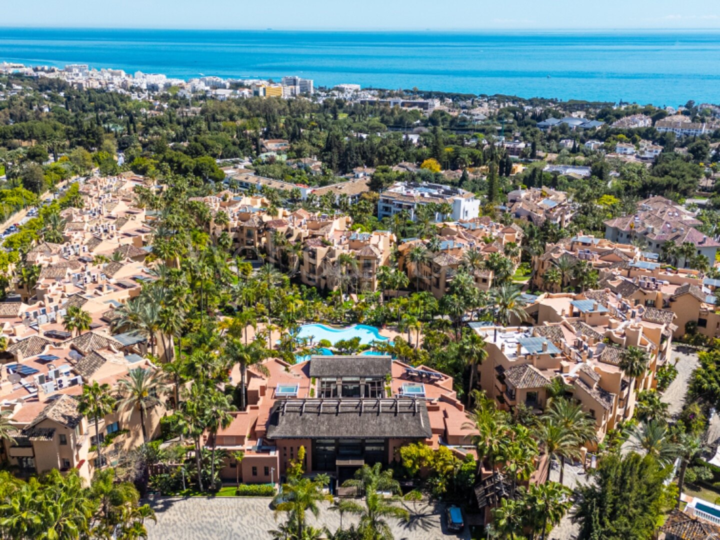 Apartment Mansion Club - Golden Mile Oasis