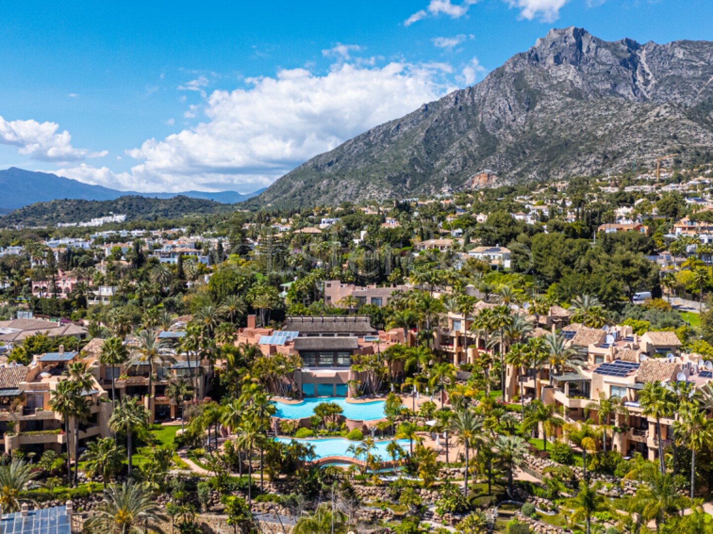 Apartment Mansion Club - Golden Mile Oasis