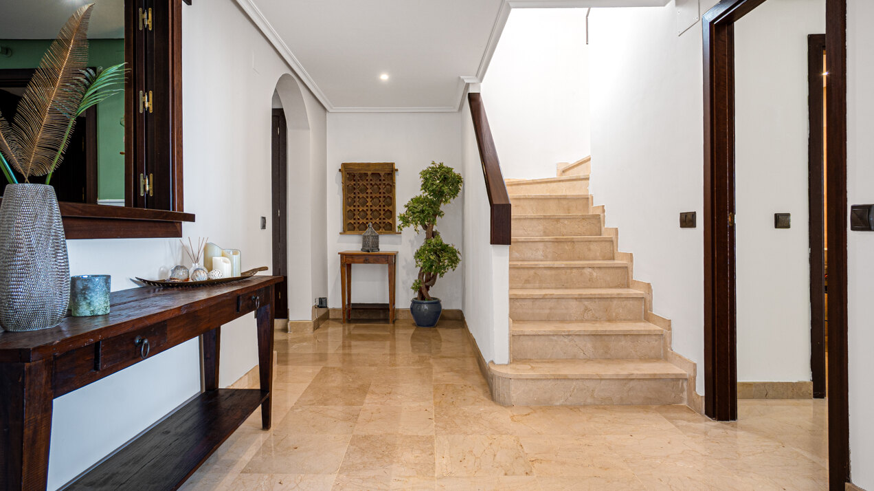 Dazzling 3 bedroom duplex penthouse with panoramic views sits within prestigious golf complex