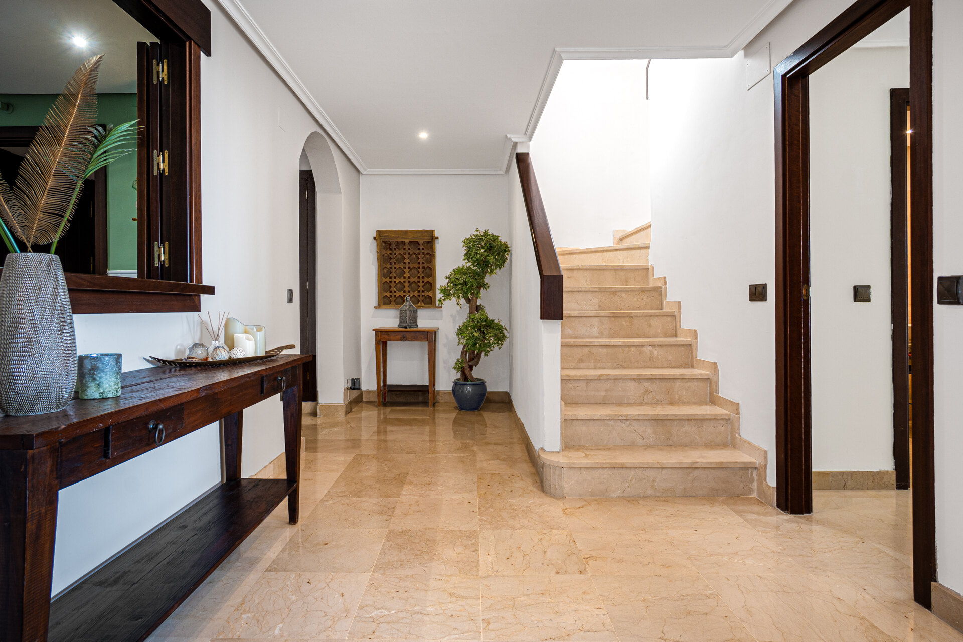 Dazzling 3 bedroom duplex penthouse with panoramic views sits within prestigious golf complex