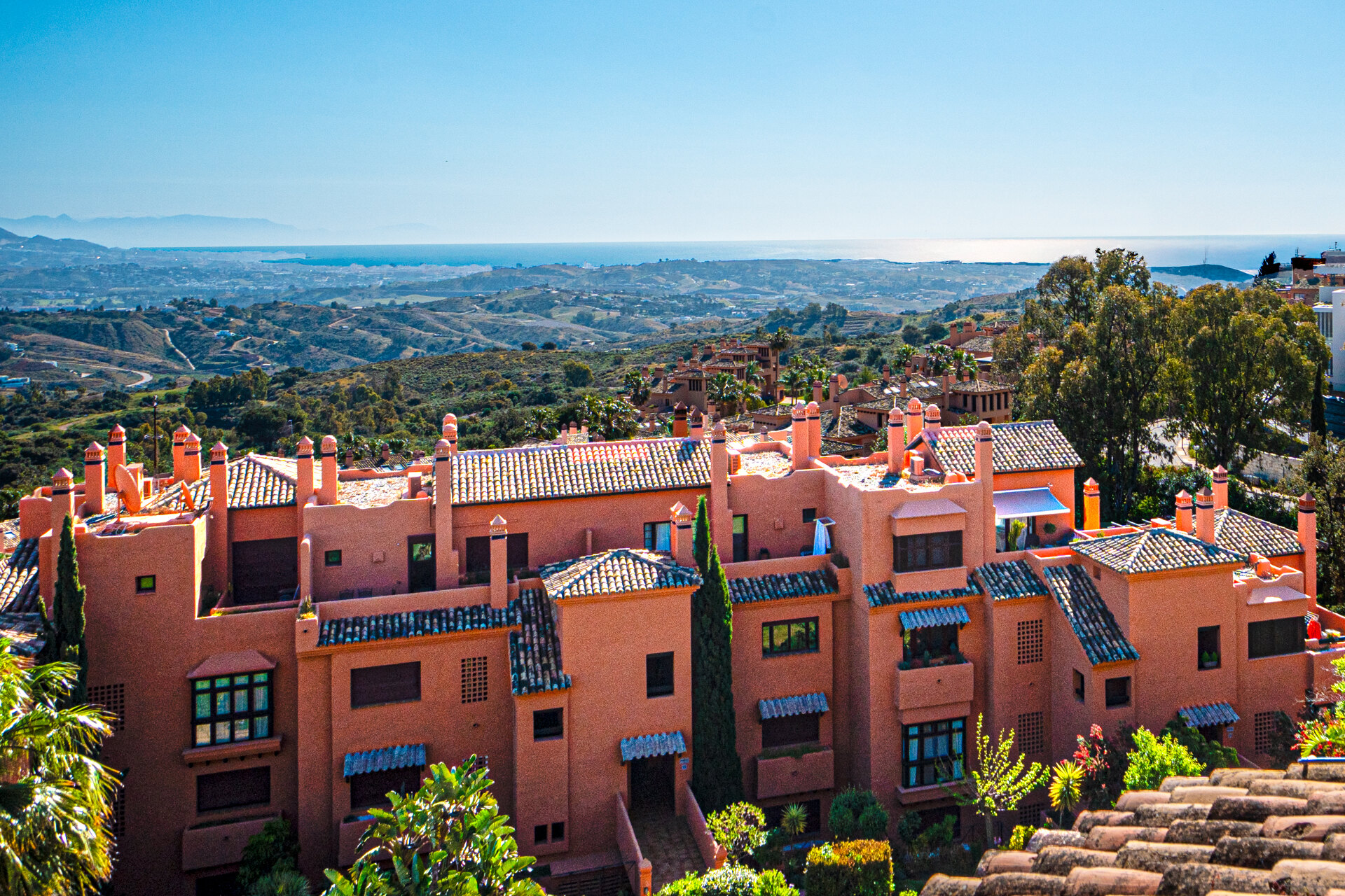 Dazzling 3 bedroom duplex penthouse with panoramic views sits within prestigious golf complex