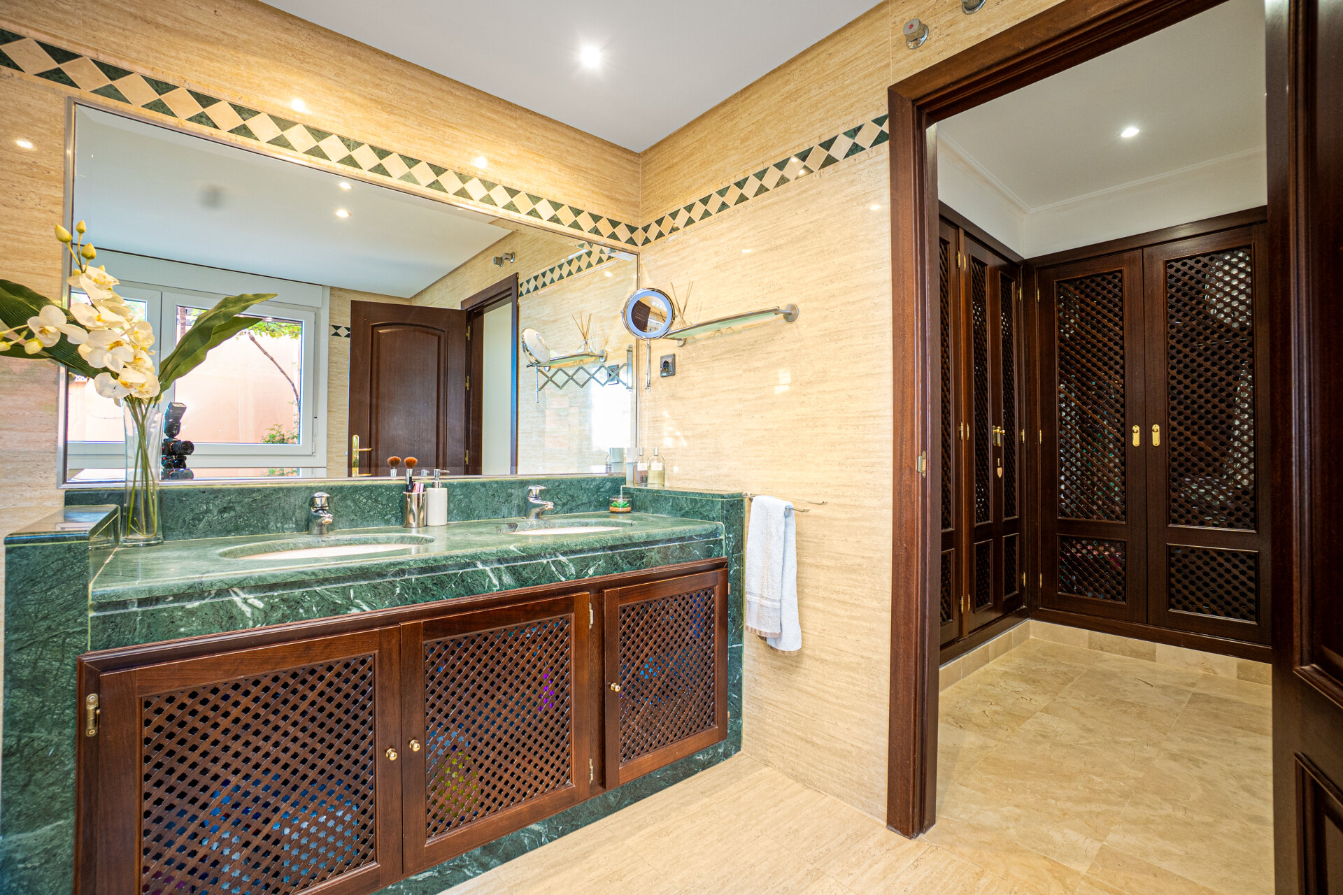 Dazzling 3 bedroom duplex penthouse with panoramic views sits within prestigious golf complex