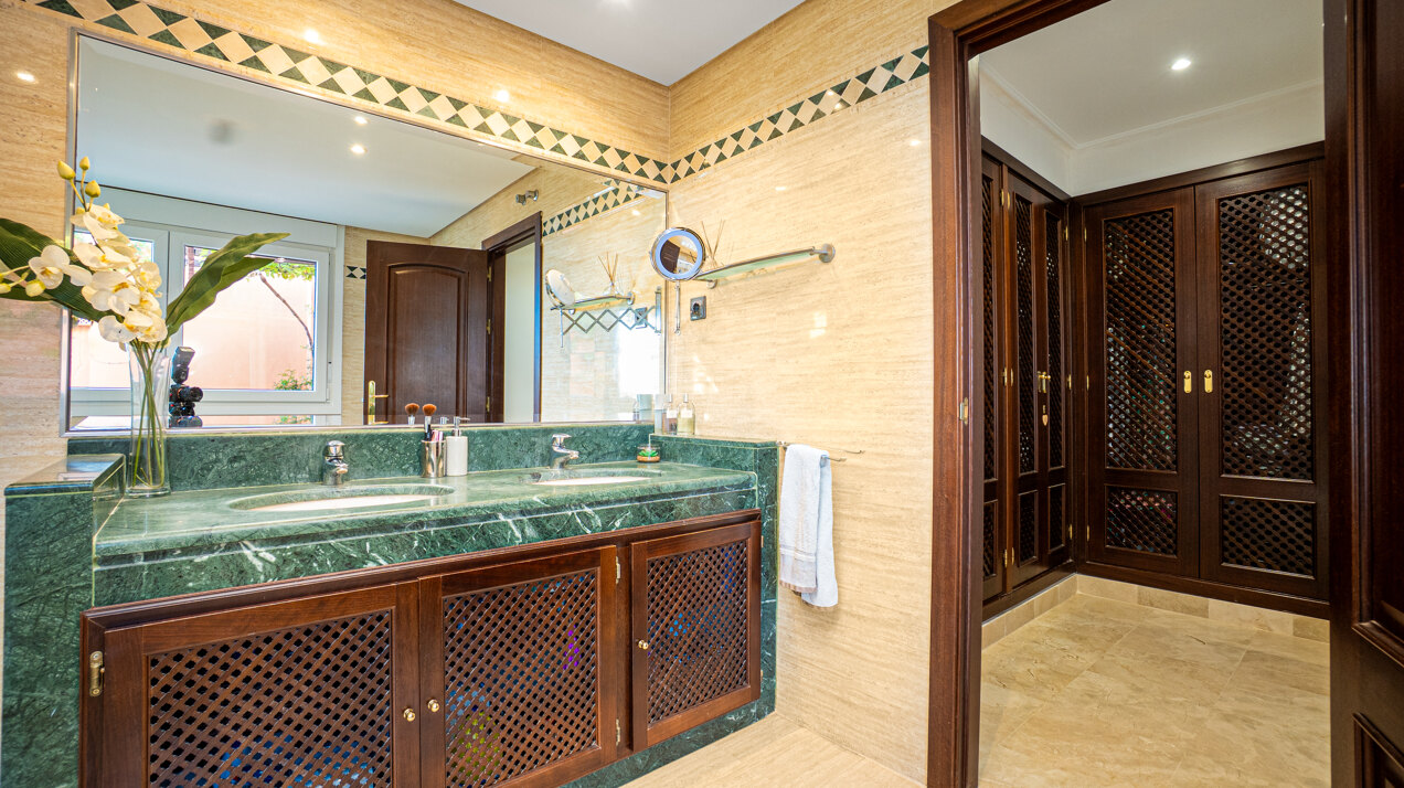 Dazzling 3 bedroom duplex penthouse with panoramic views sits within prestigious golf complex