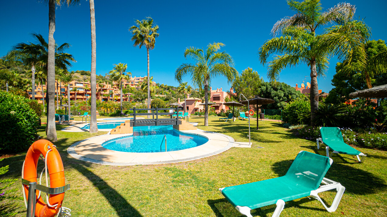 Dazzling 3 bedroom duplex penthouse with panoramic views sits within prestigious golf complex