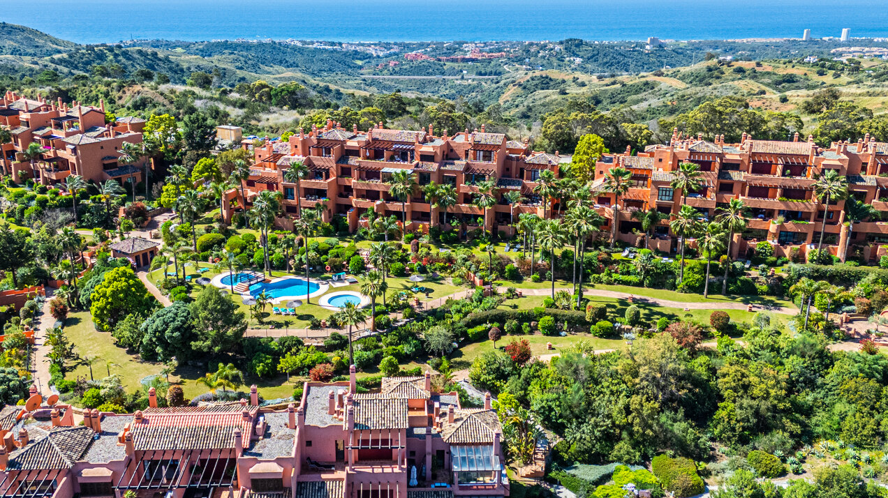 Dazzling 3 bedroom duplex penthouse with panoramic views sits within prestigious golf complex