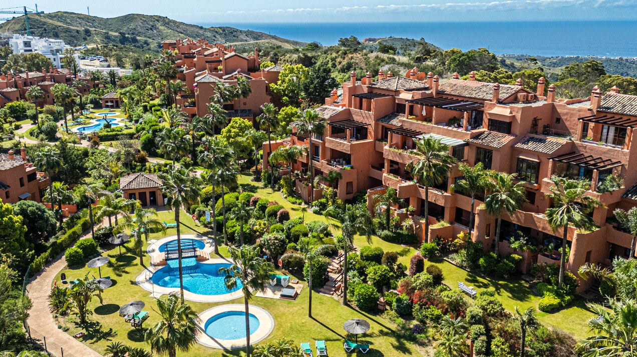 Dazzling 3 bedroom duplex penthouse with panoramic views sits within prestigious golf complex