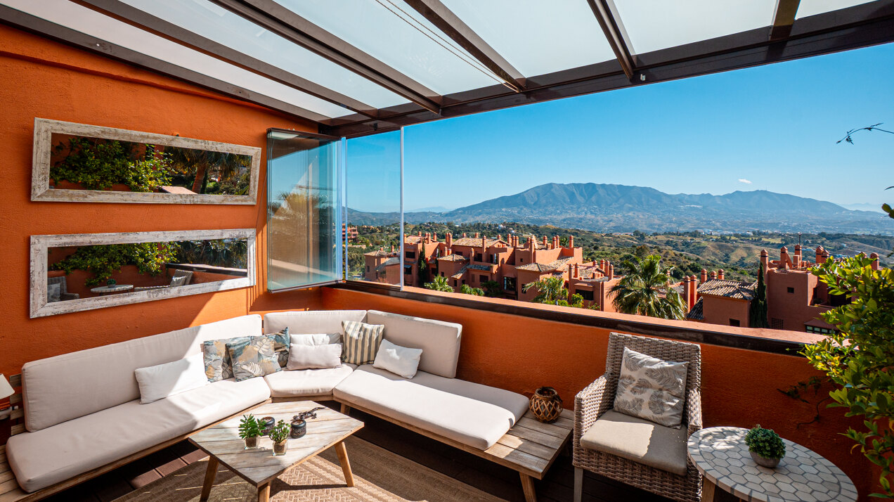 Dazzling 3 bedroom duplex penthouse with panoramic views sits within prestigious golf complex
