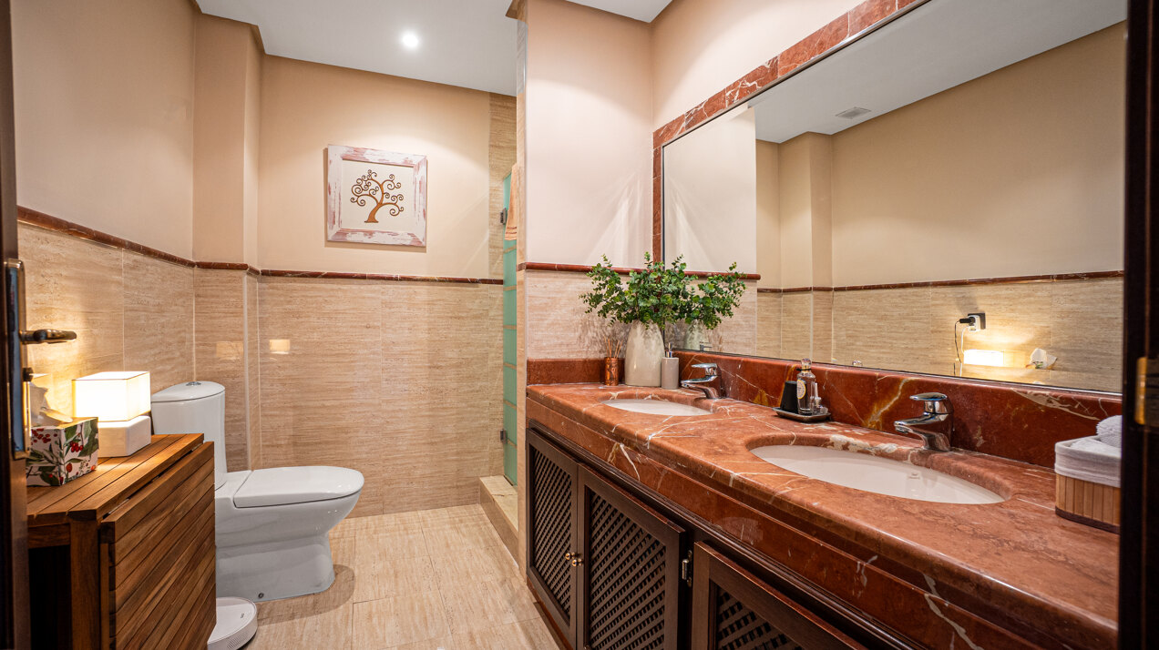 Dazzling 3 bedroom duplex penthouse with panoramic views sits within prestigious golf complex