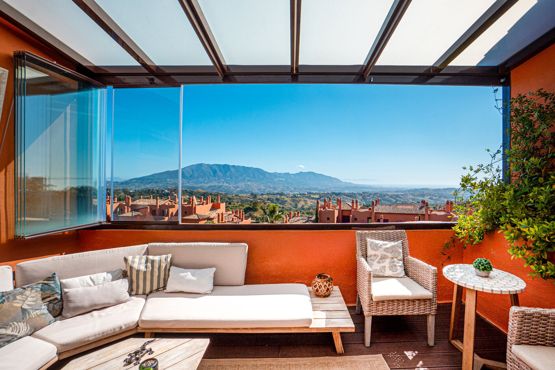 Dazzling 3 bedroom duplex penthouse with panoramic views sits within prestigious golf complex