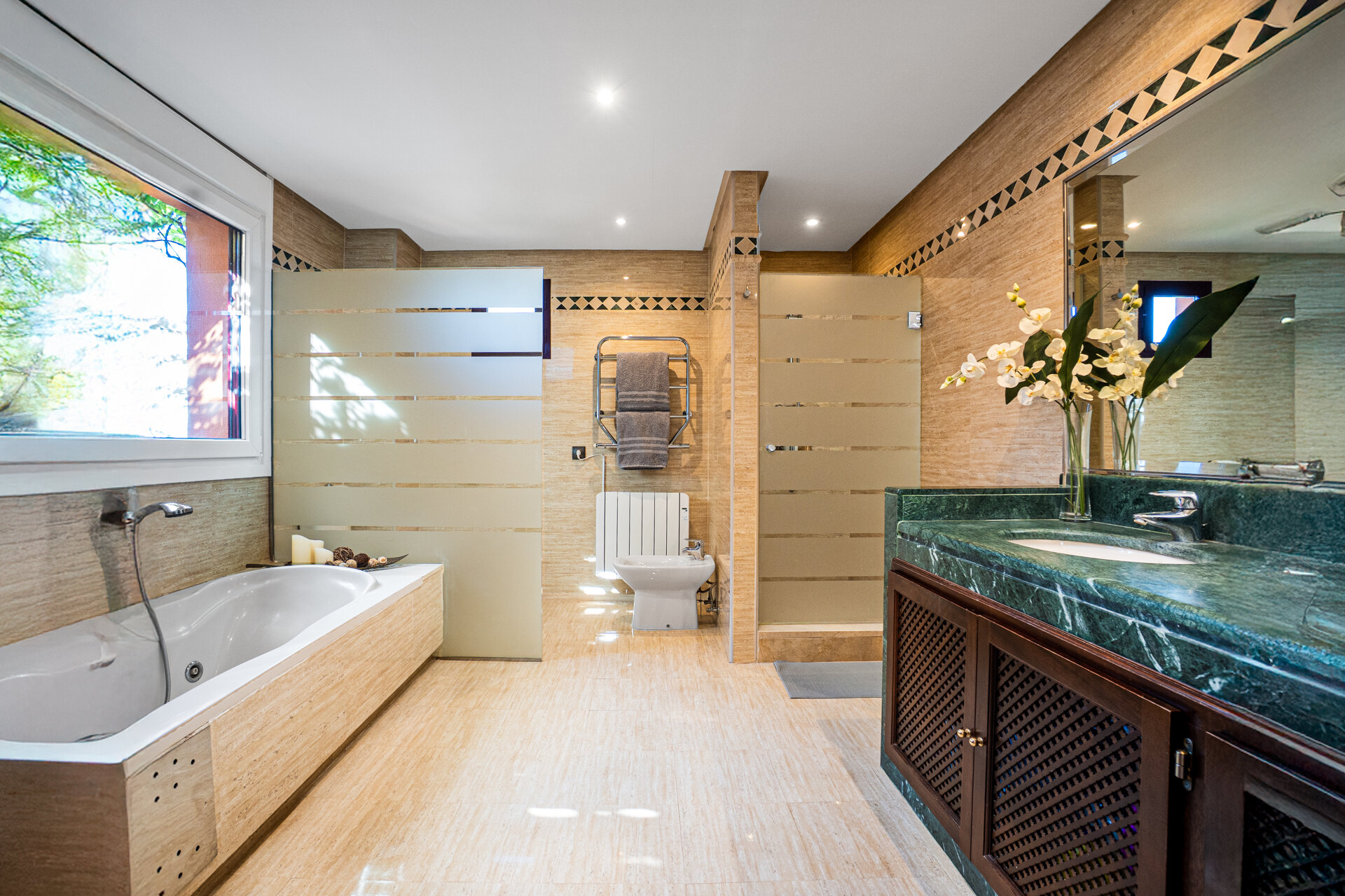 Dazzling 3 bedroom duplex penthouse with panoramic views sits within prestigious golf complex