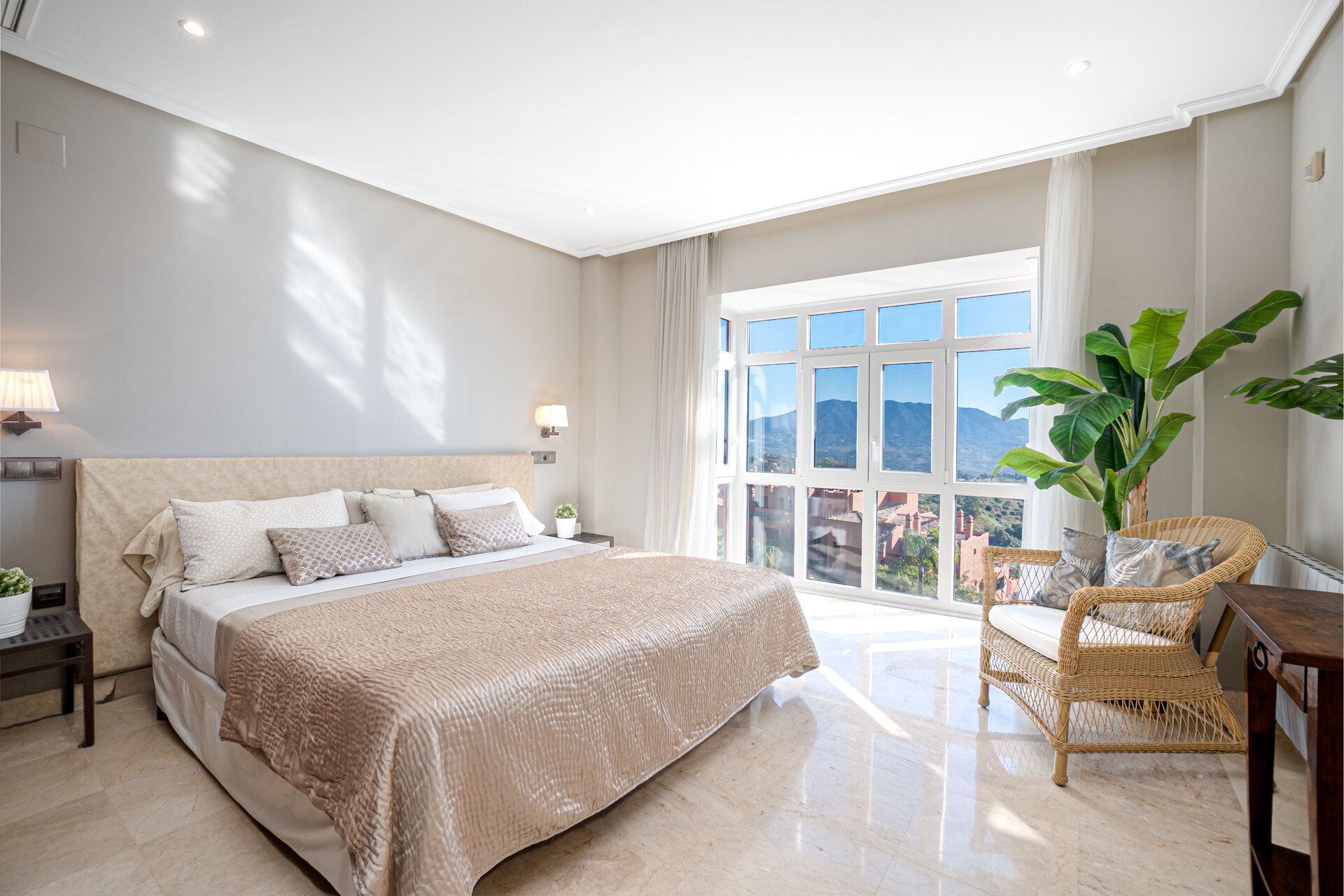 Dazzling 3 bedroom duplex penthouse with panoramic views sits within prestigious golf complex