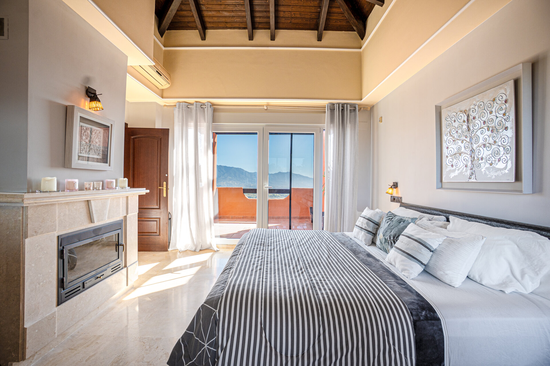 Dazzling 3 bedroom duplex penthouse with panoramic views sits within prestigious golf complex