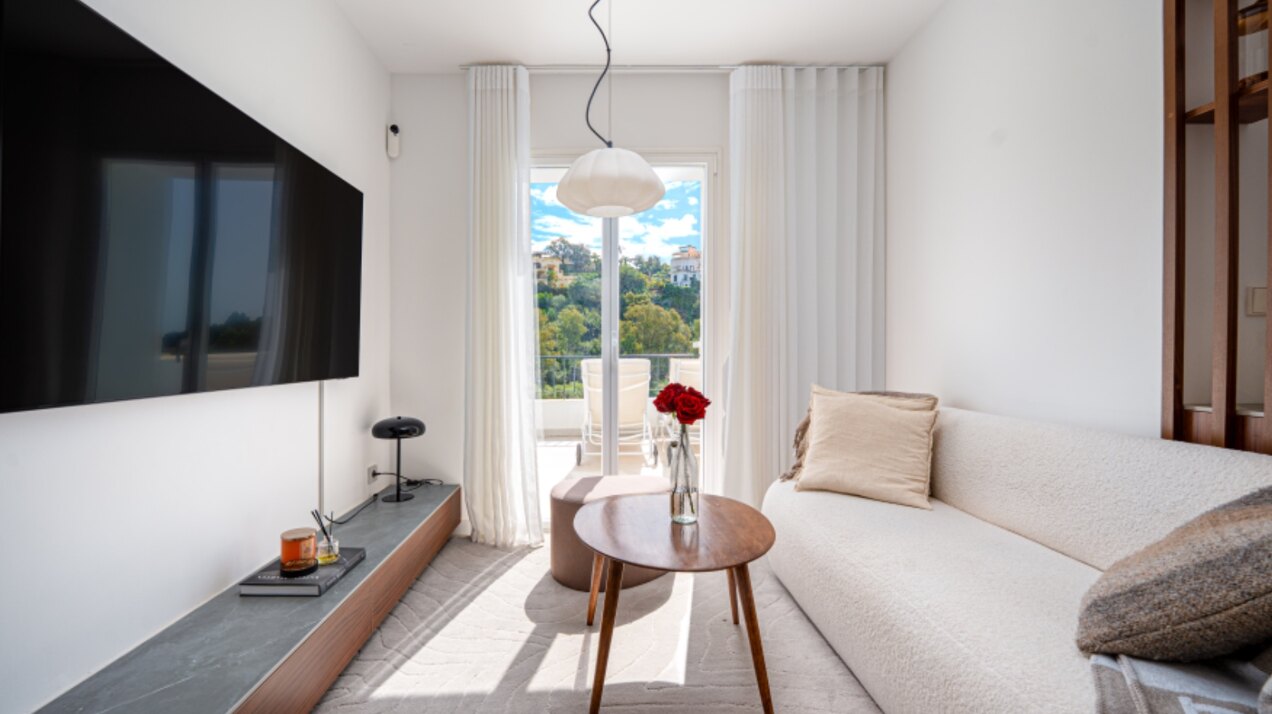 Stunning modern and luxurious apartment overlooks golf course and green valleys in Benahavis
