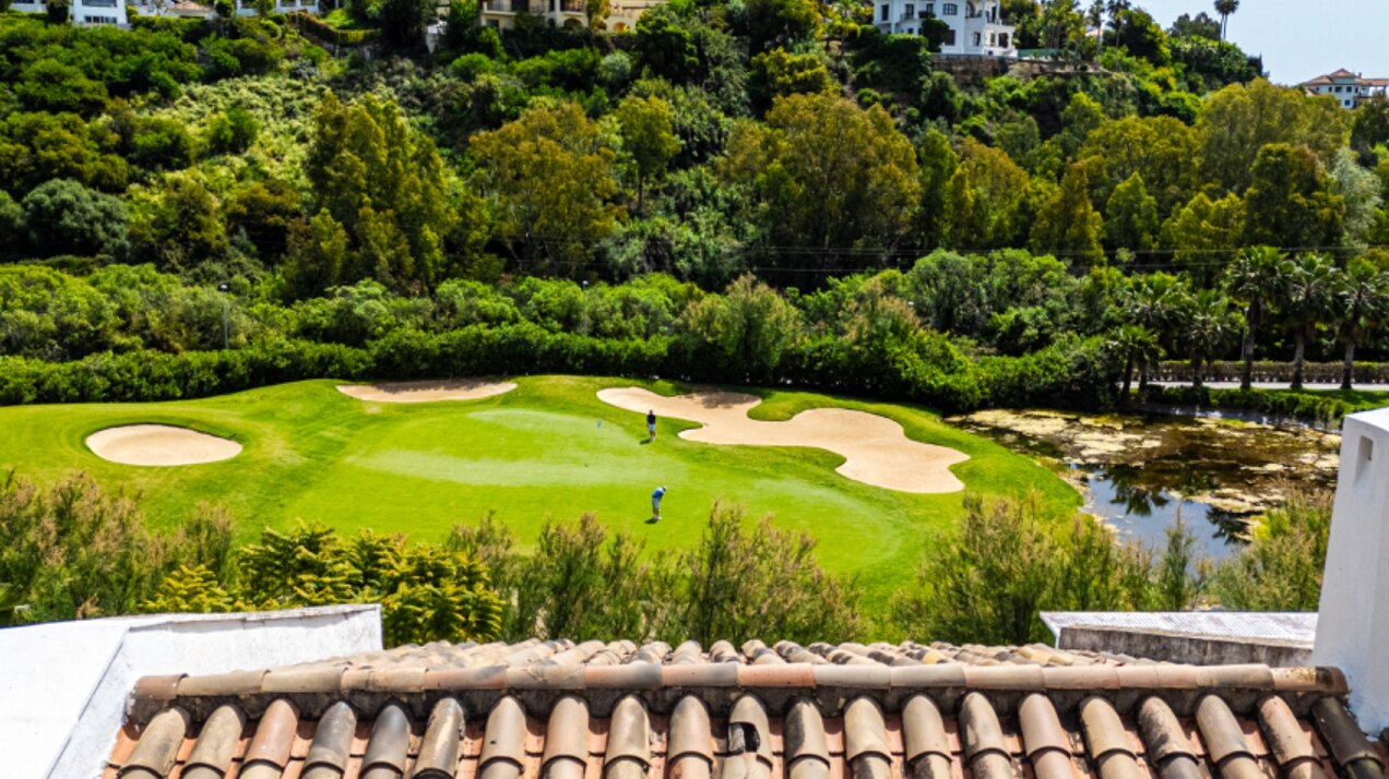 Stunning modern and luxurious apartment overlooks golf course and green valleys in Benahavis