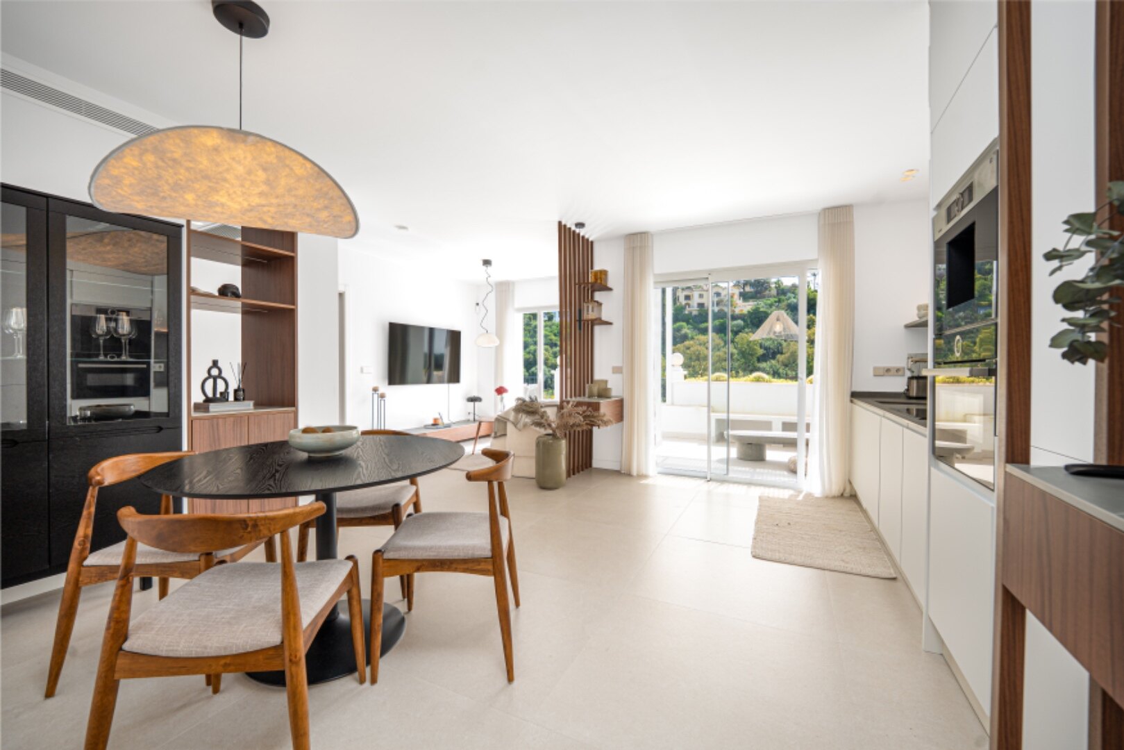 Stunning modern and luxurious apartment overlooks golf course and green valleys in Benahavis