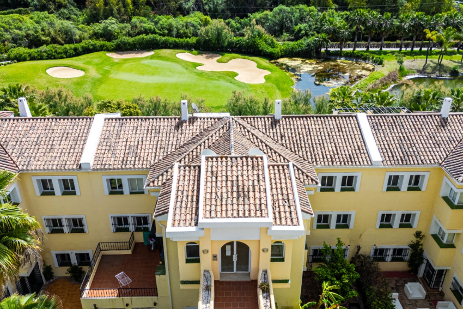 Stunning modern and luxurious apartment overlooks golf course and green valleys in Benahavis