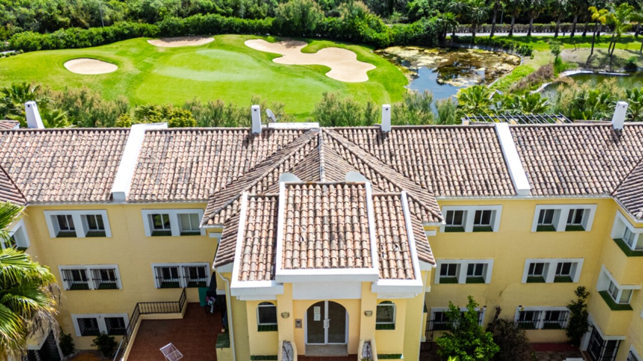 Stunning modern and luxurious apartment overlooks golf course and green valleys in Benahavis