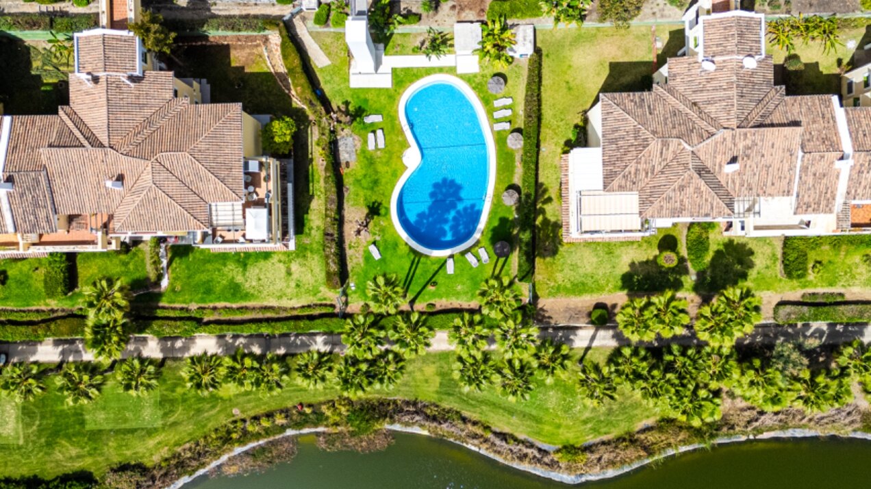 Stunning modern and luxurious apartment overlooks golf course and green valleys in Benahavis