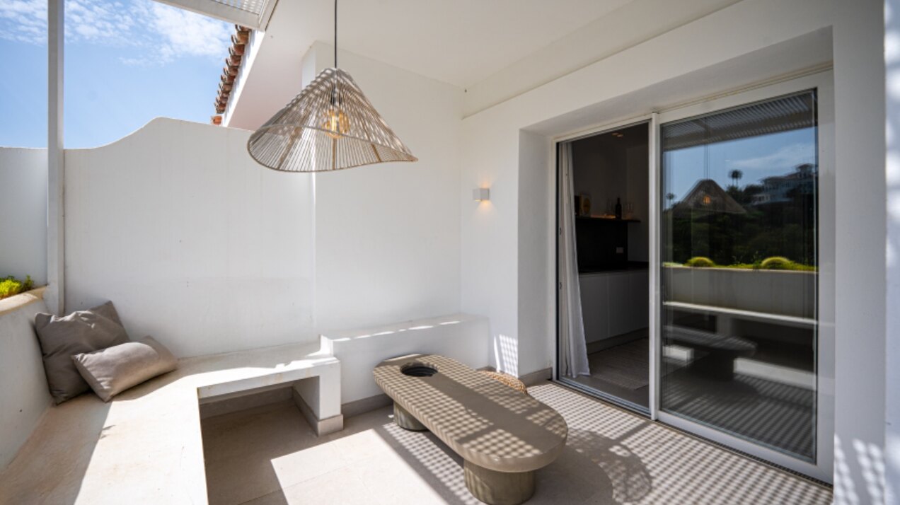 Stunning modern and luxurious apartment overlooks golf course and green valleys in Benahavis