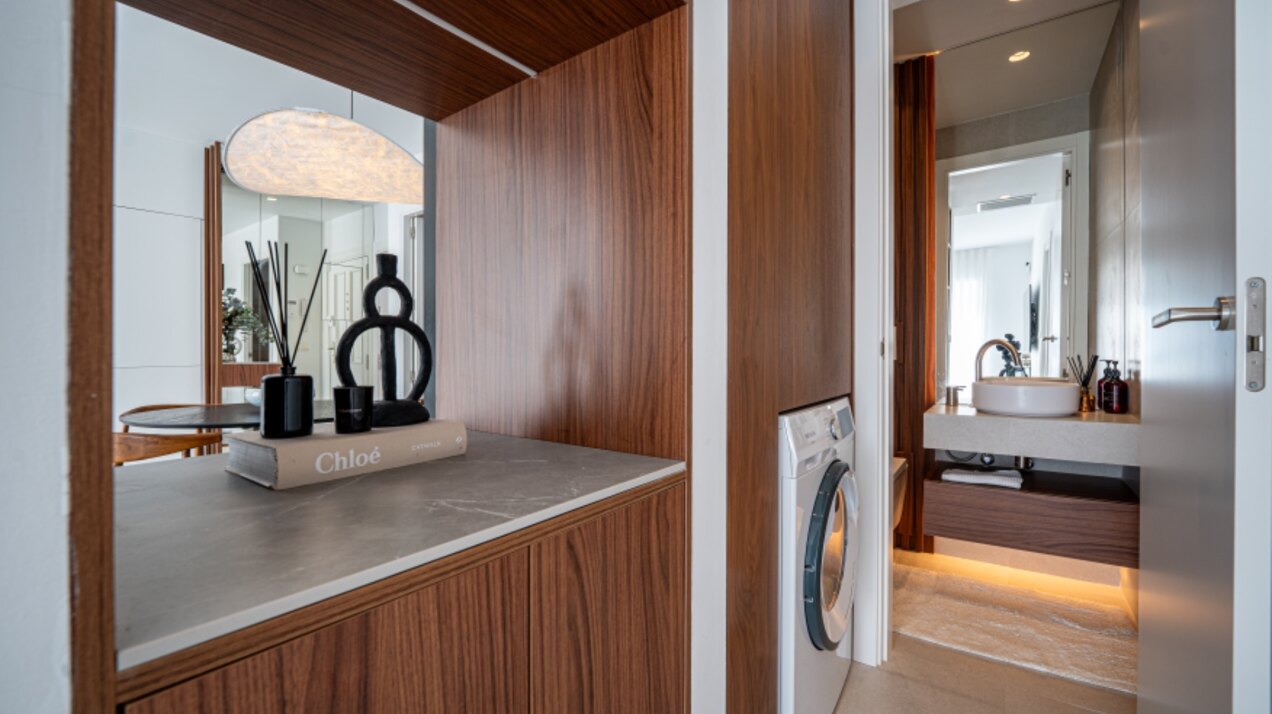 Stunning modern and luxurious apartment overlooks golf course and green valleys in Benahavis