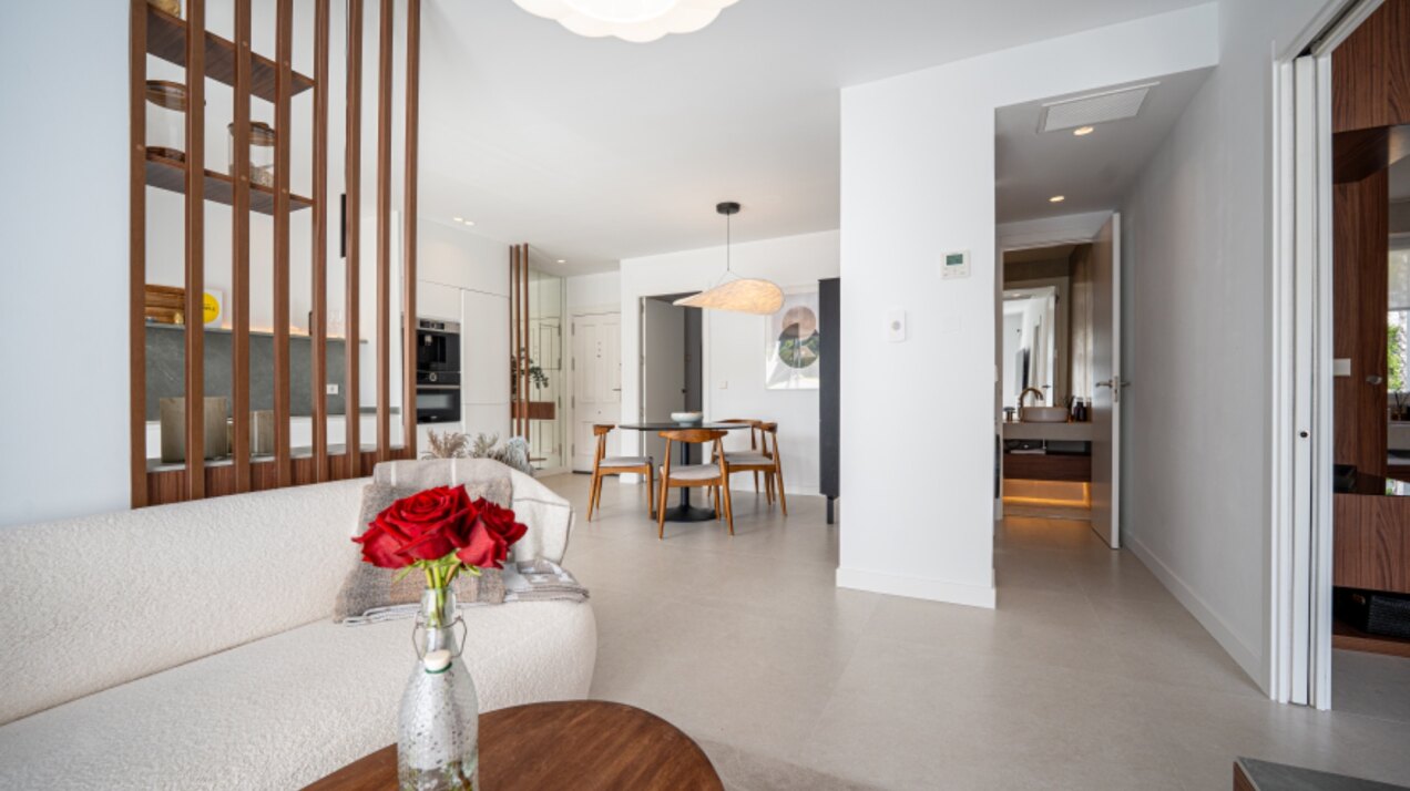 Stunning modern and luxurious apartment overlooks golf course and green valleys in Benahavis