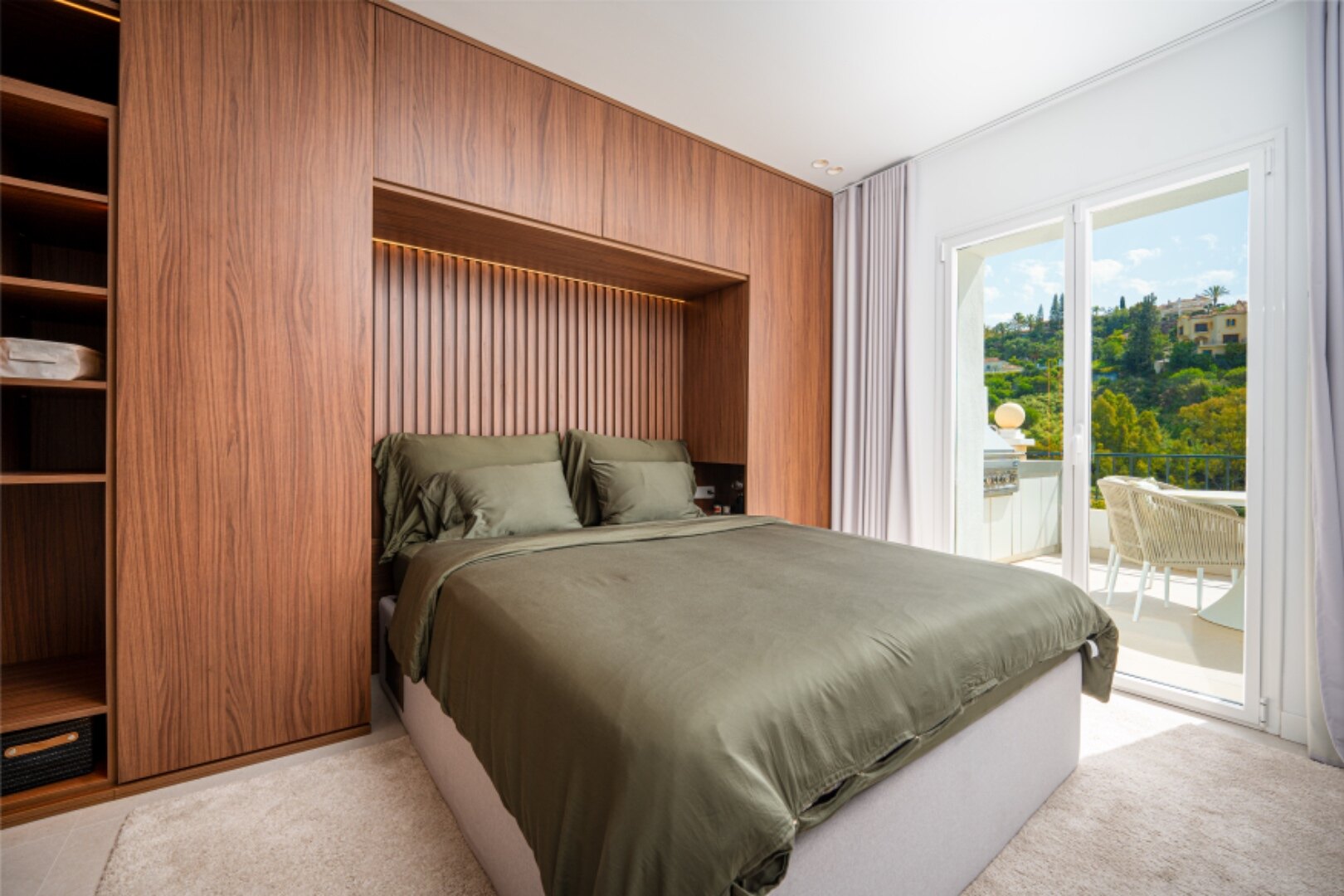 Stunning modern and luxurious apartment overlooks golf course and green valleys in Benahavis