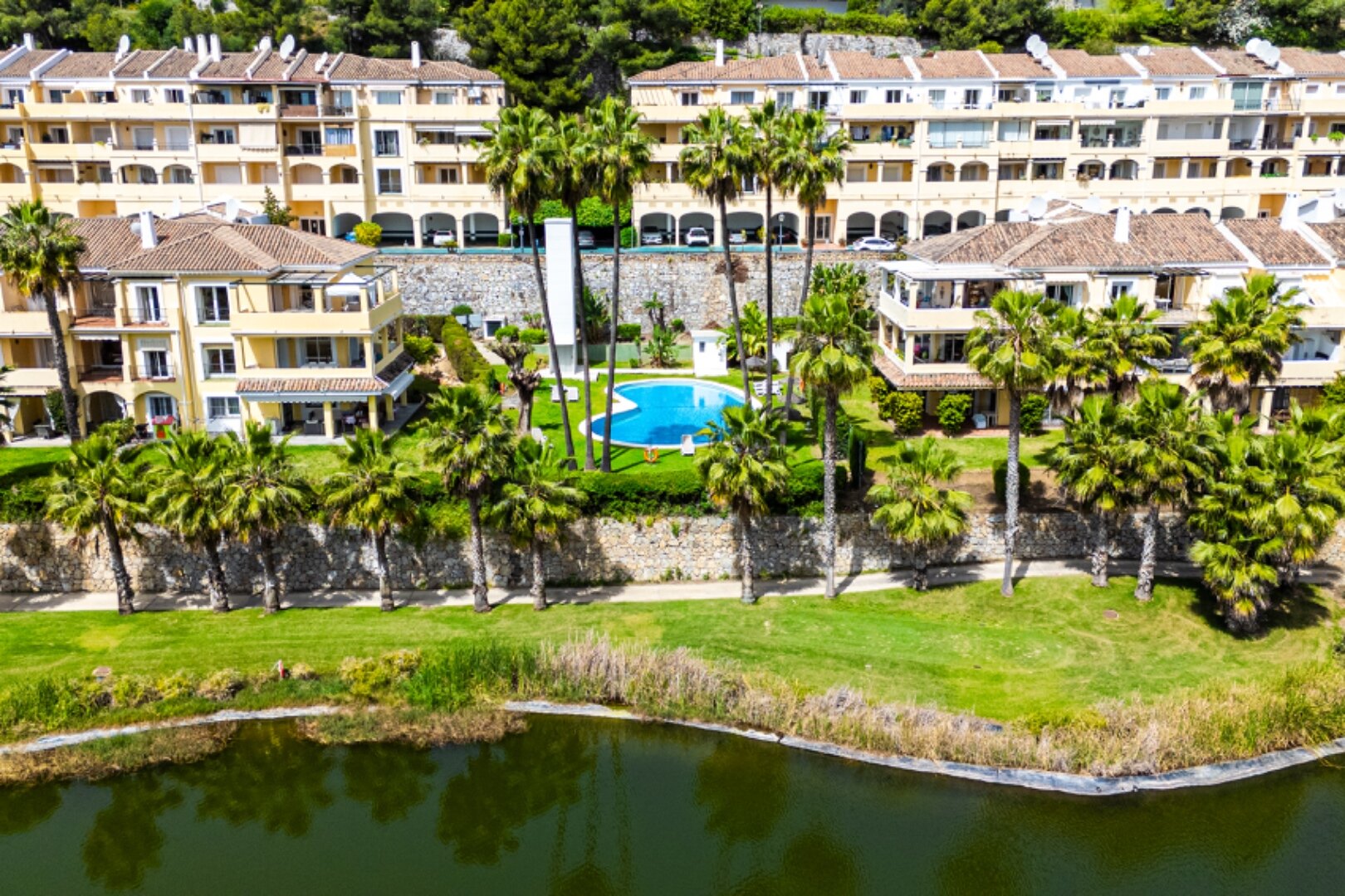 Stunning modern and luxurious apartment overlooks golf course and green valleys in Benahavis