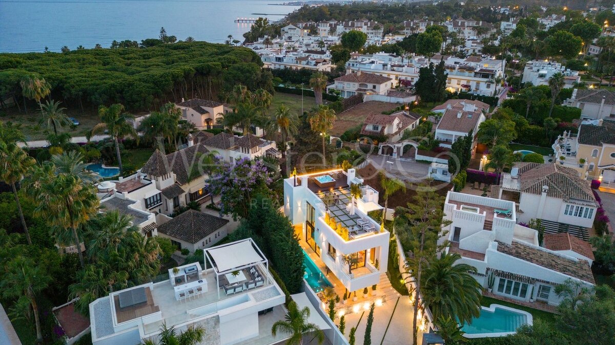 Villa Casablanca - Beachside Luxury in Marbella