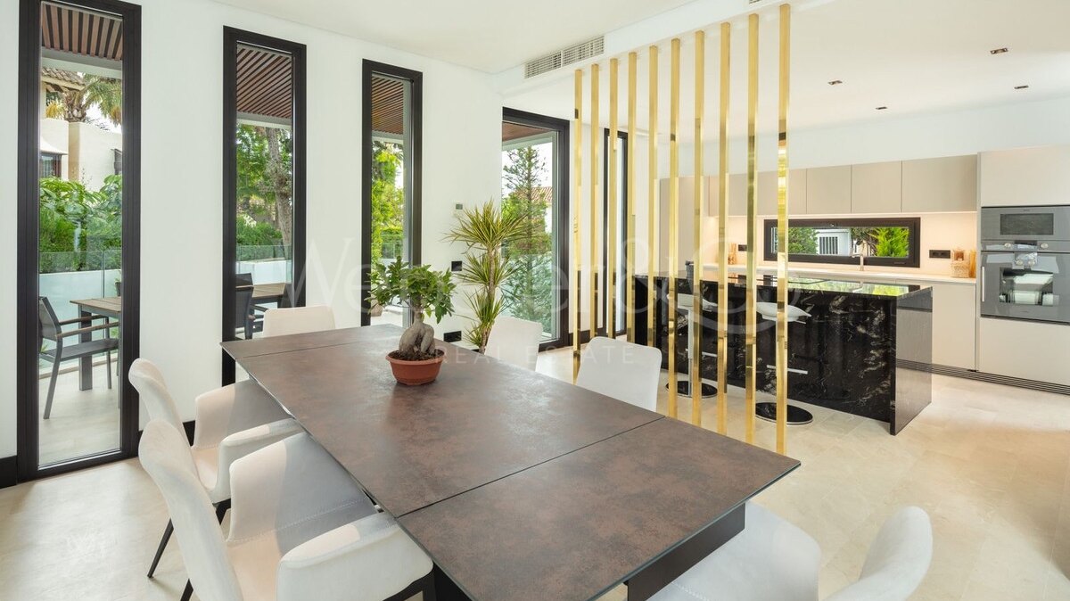 Villa Casablanca - Beachside Luxury in Marbella