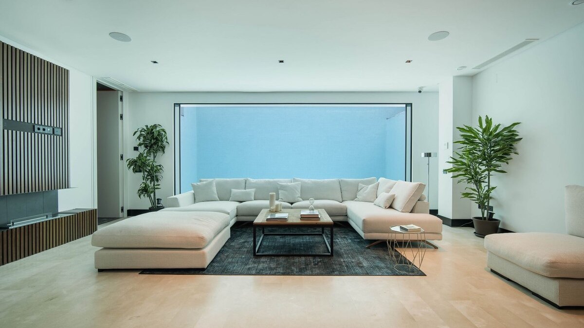 Sleek, modern and almost futuristic, this dazzling 5 bed villa on the Golden Mile is a masterpiece