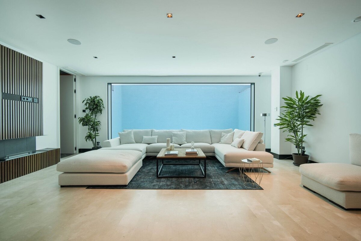 Sleek, modern and almost futuristic, this dazzling 5 bed villa on the Golden Mile is a masterpiece