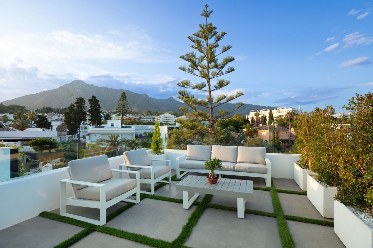 Sleek, modern and almost futuristic, this dazzling 5 bed villa on the Golden Mile is a masterpiece