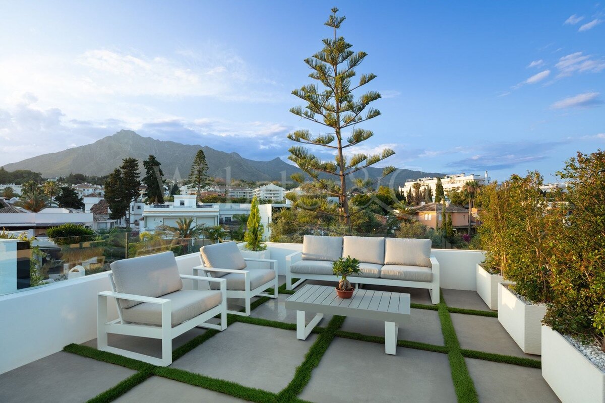 Villa Casablanca - Beachside Luxury in Marbella
