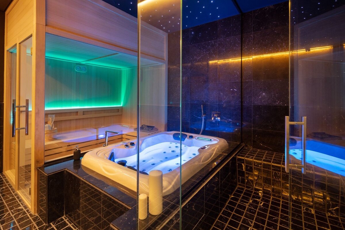 Sleek, modern and almost futuristic, this dazzling 5 bed villa on the Golden Mile is a masterpiece