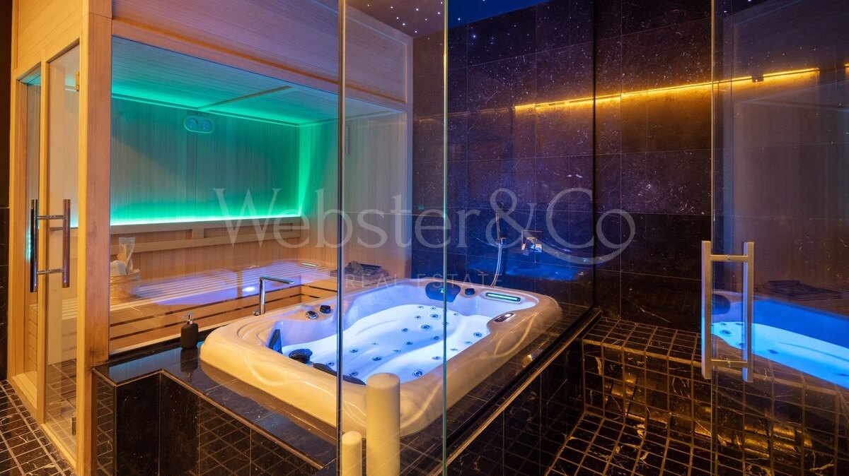 Villa Casablanca - Beachside Luxury in Marbella