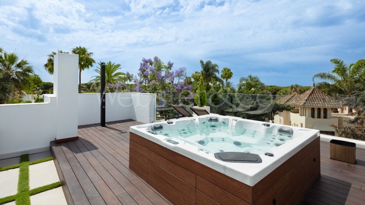 Villa Casablanca - Beachside Luxury in Marbella