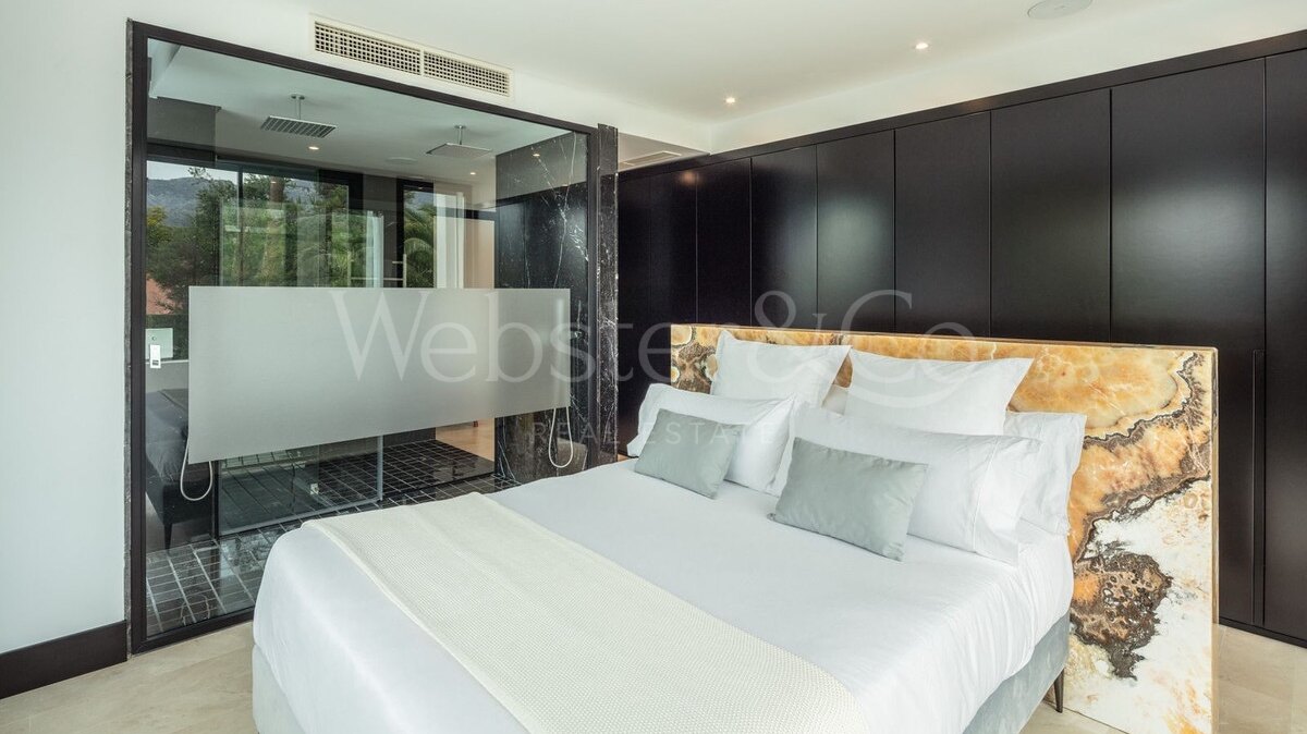 Villa Casablanca - Beachside Luxury in Marbella