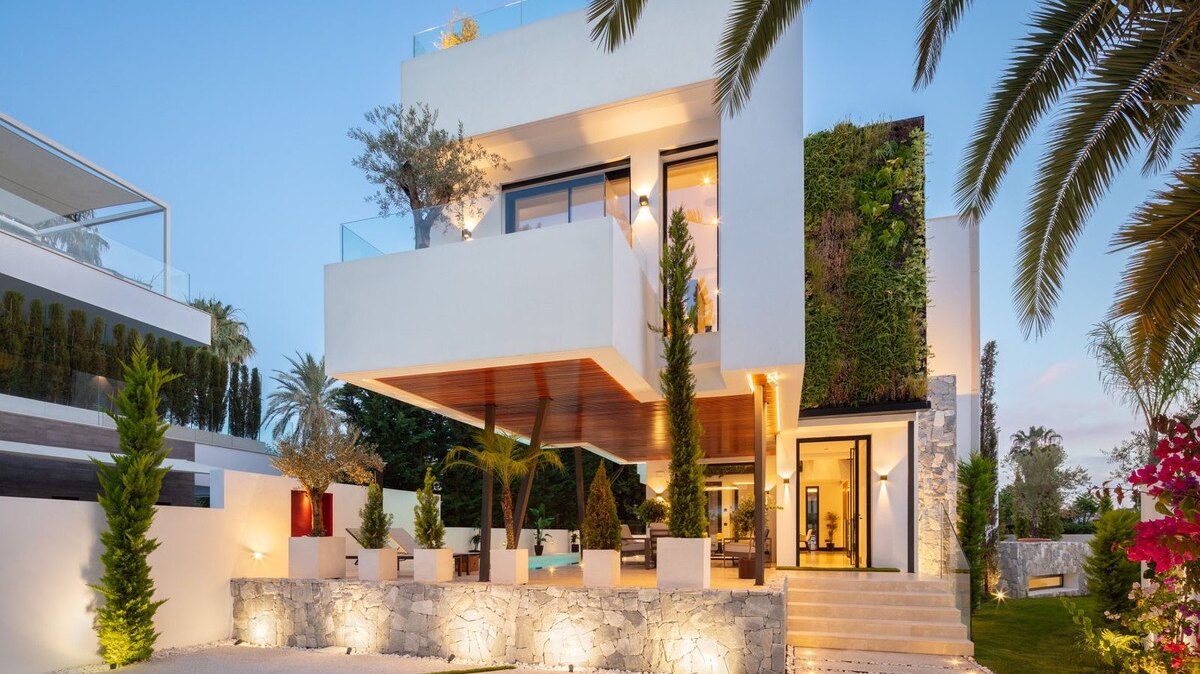 Sleek, modern and almost futuristic, this dazzling 5 bed villa on the Golden Mile is a masterpiece