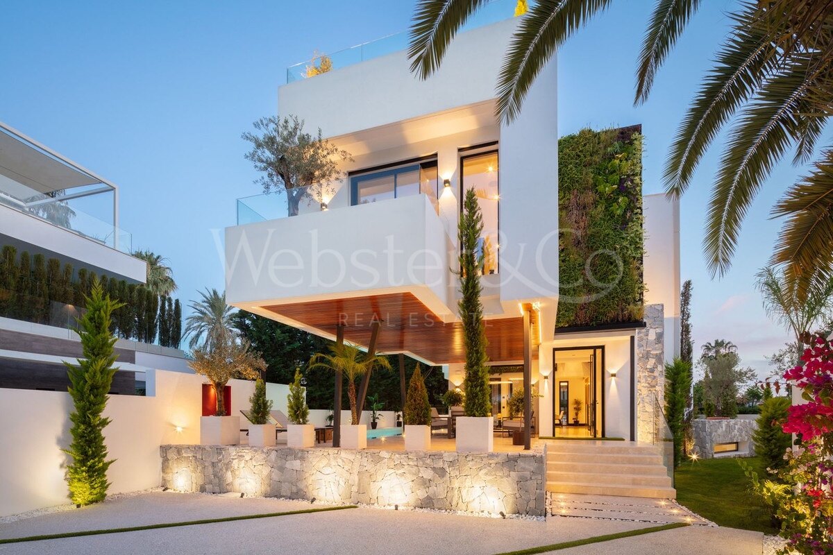 Villa Casablanca - Beachside Luxury in Marbella