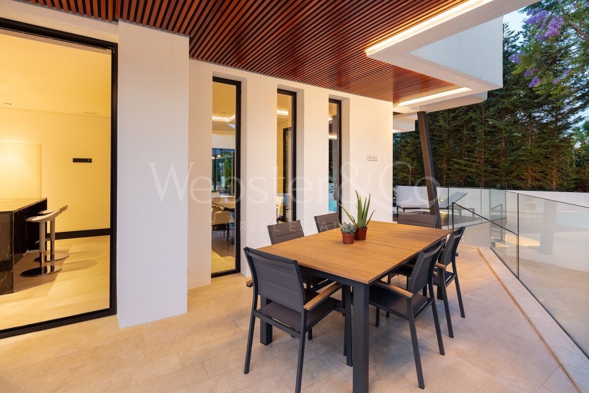 Villa Casablanca - Beachside Luxury in Marbella