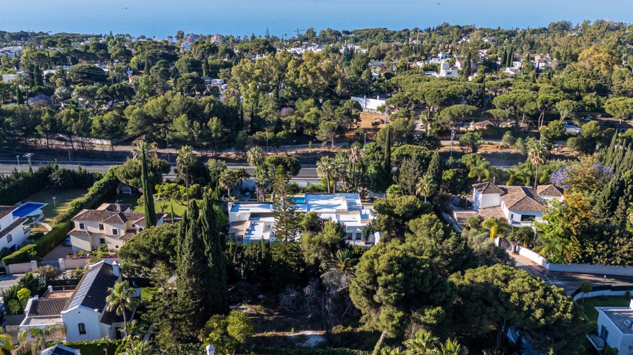 Exceptionally located plot for sale in Nagüeles