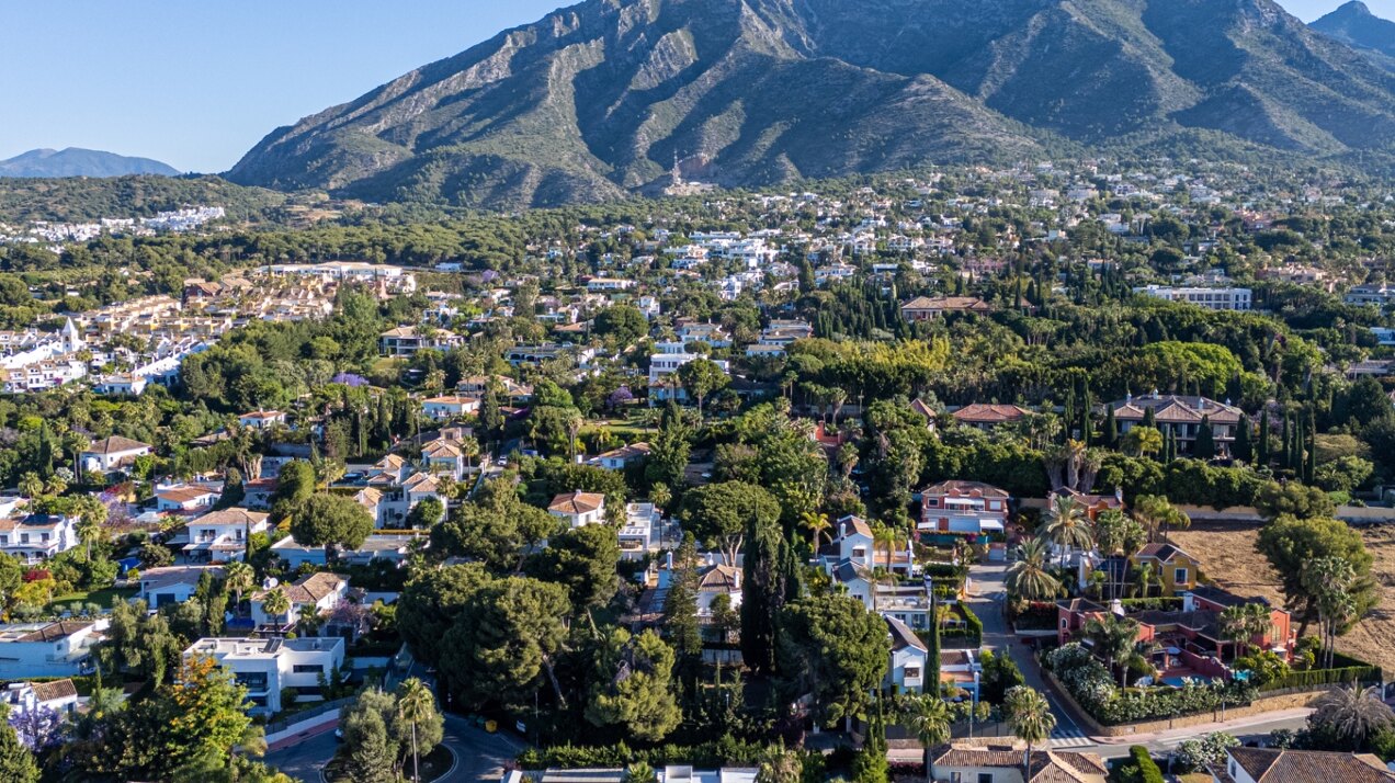Exceptionally located plot for sale in Nagüeles