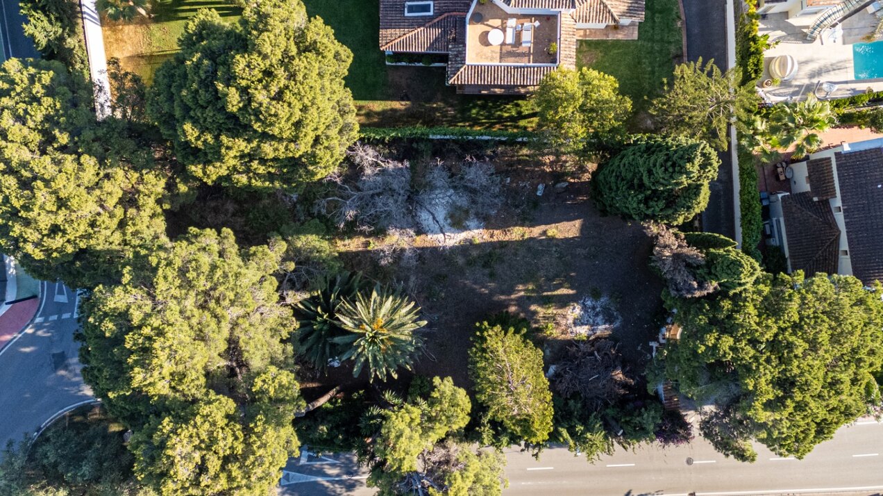 Exceptionally located plot for sale in Nagüeles