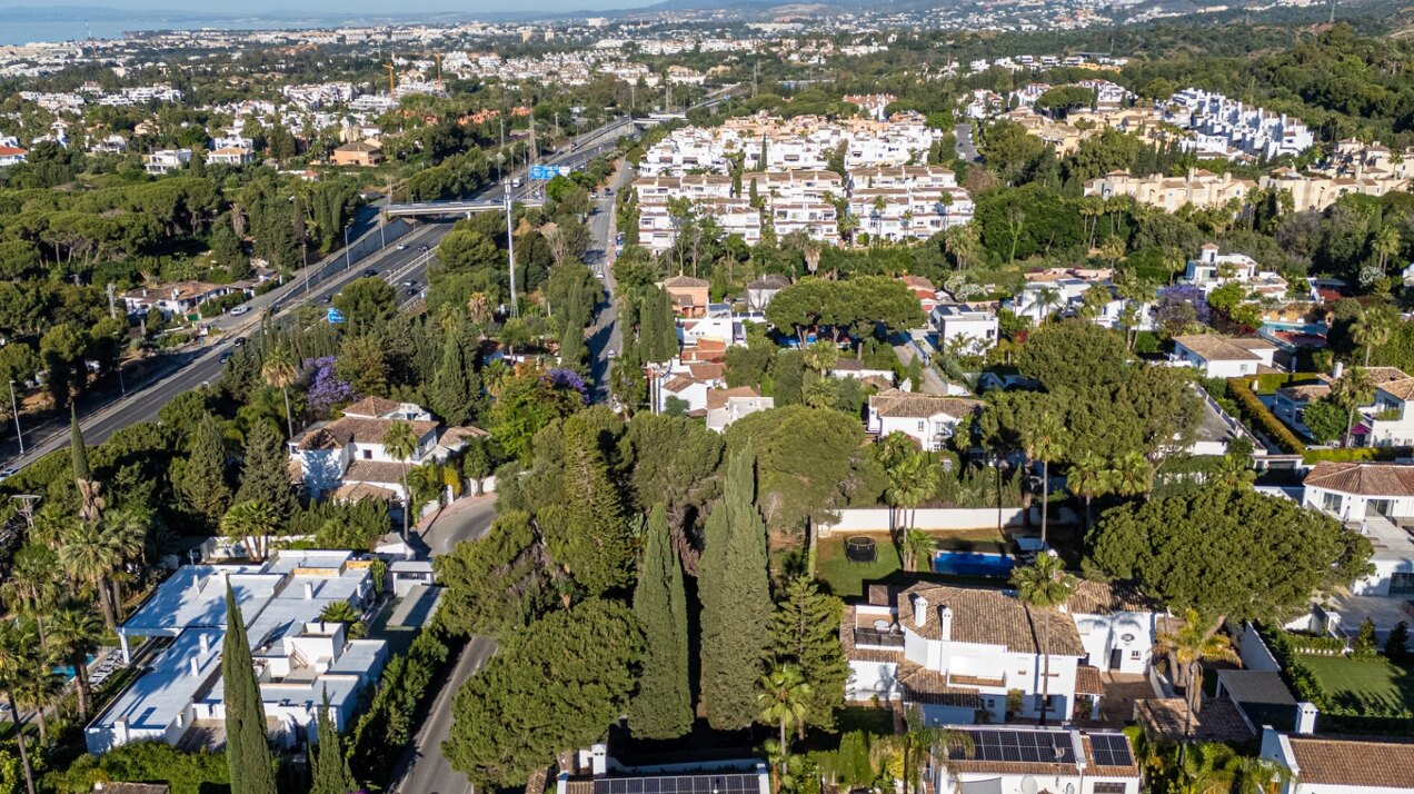 Exceptionally located plot for sale in Nagüeles