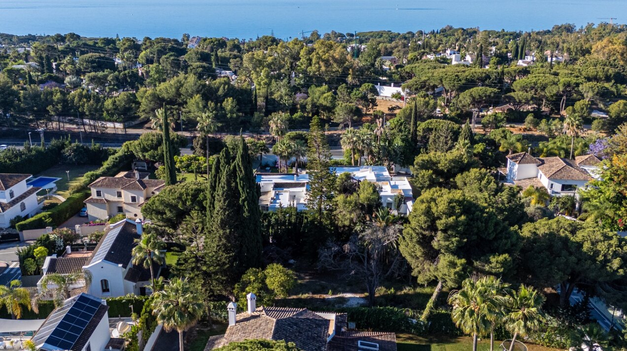 Exceptionally located plot for sale in Nagüeles