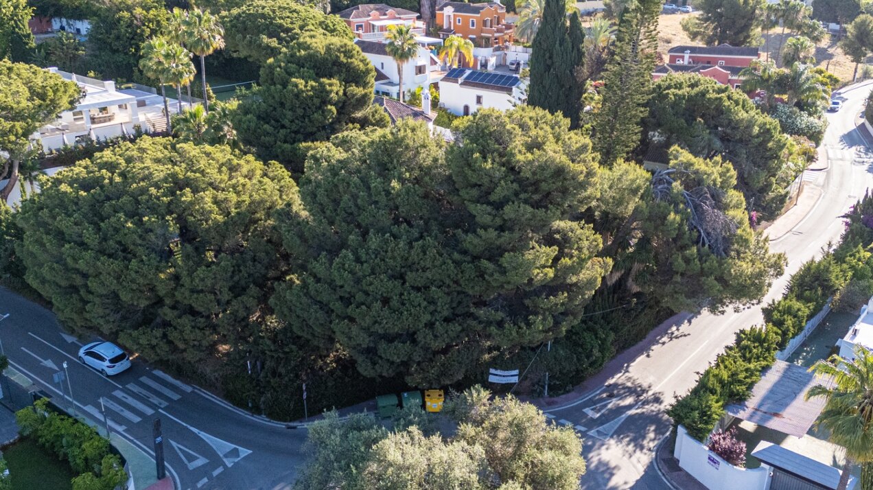 Exceptionally located plot for sale in Nagüeles