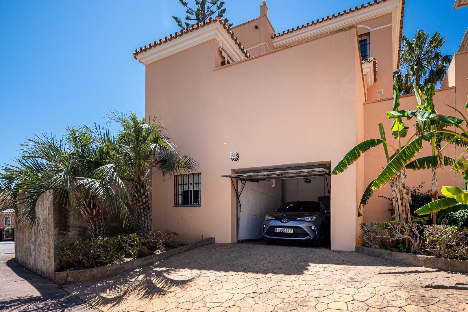 Exquisite Andalucian villa epitomises luxurious, coastal living and offers panoramic sea views