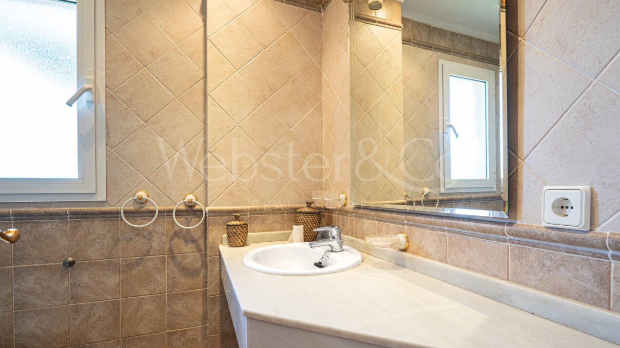 Exquisite villa redefines luxury with panoramic sea views